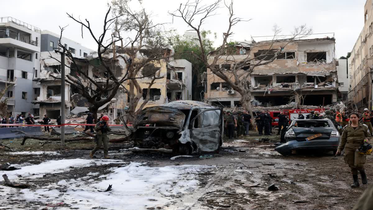 तेहरान में घरों में आग: इजरायली एयर स्ट्राइक के बाद नागरिकों की जिंदगी प्रभावित