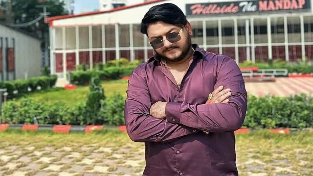 सार्वजनिक जगह पर शराब पीने से रोका तो चाकू मार दिया — Bhubaneswar में YouTuber Rahul की हत्या ने हिलाया पूरा ओडिशा 32 भुवनेश्वर में YouTuber राहुल की चाकू मारकर हत्या — सार्वजनिक जगह शराब पीने से रोकना पड़ा भारी | Dainik Diary