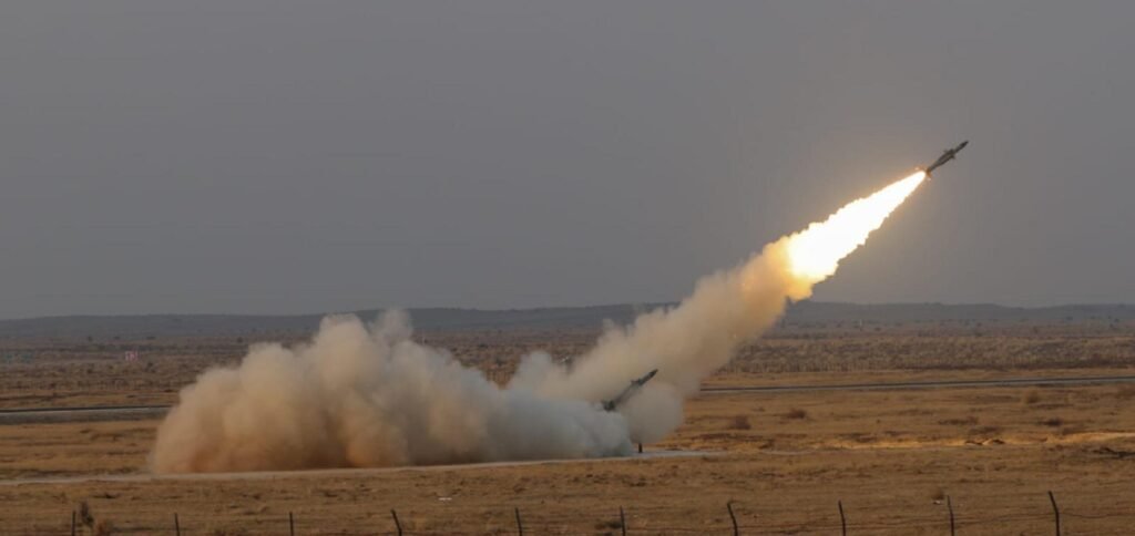 ईरान ने तबाह किया अमेरिका का ₹2500 करोड़ का THAAD रडार खाड़ी में अमेरिकी रक्षा तंत्र को लगा सबसे बड़ा झटका 32 ईरान ने तबाह किया अमेरिका का ₹2500 करोड़ का THAAD रडार, खाड़ी की सुरक्षा खतरे में | Dainik Diary