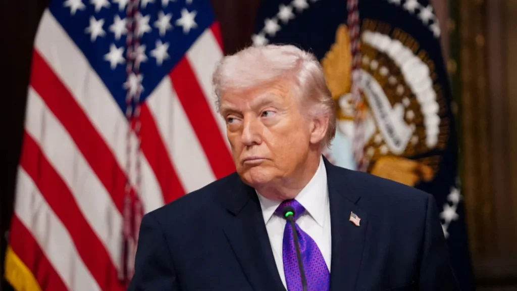 Donald Trump ने ईरान पर छेड़ी जंग लेकिन अंजाम क्या होगा, यह खुद अमेरिका को नहीं पता! 32 ईरान-अमेरिका युद्ध LIVE: ट्रम्प बोले ईरान हार गया, तेहरान पर नए हमले, दुबई-मनामा में धमाके | Dainik Diary