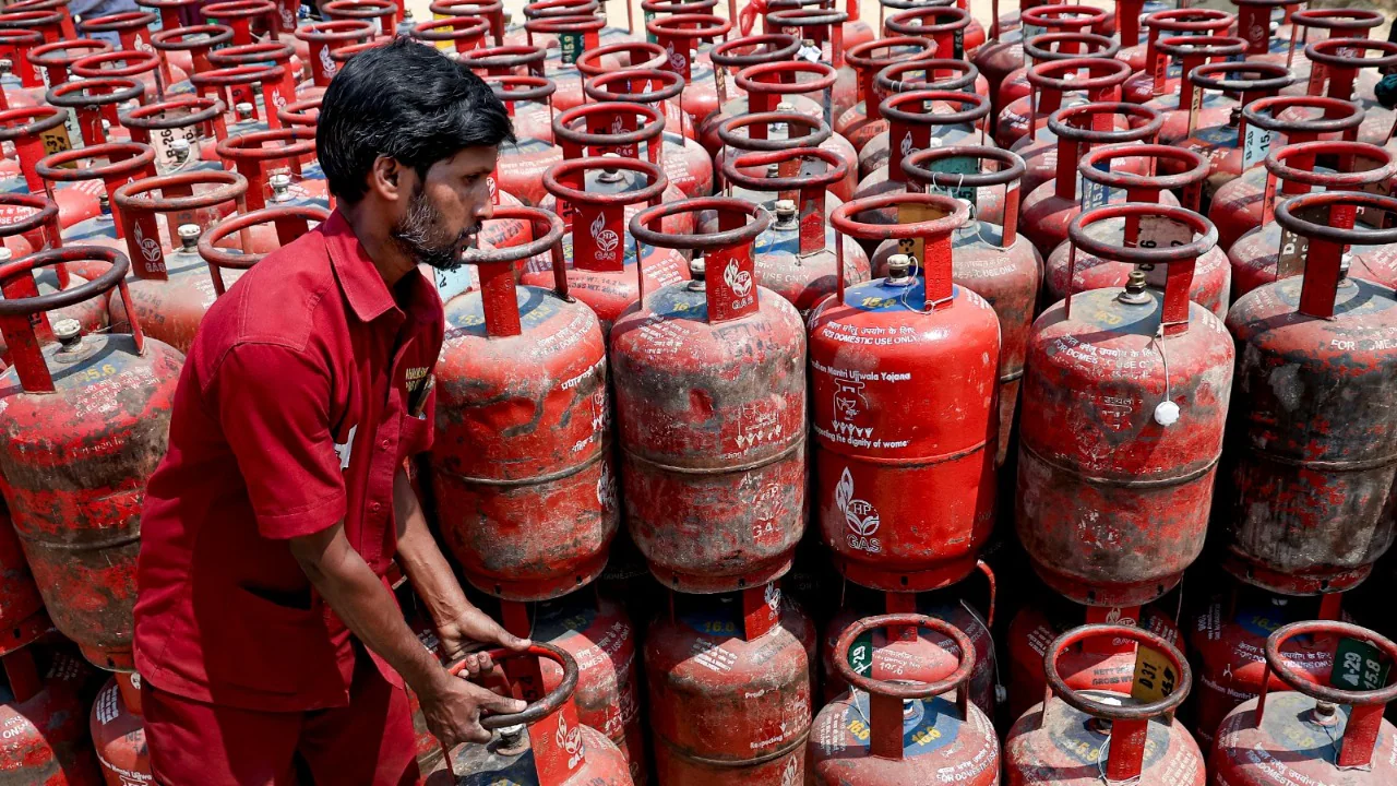 PNG उपलब्ध होने पर भी LPG नहीं छोड़ी तो 3 महीने में बंद होगी गैस — सरकार का सख्त फैसला