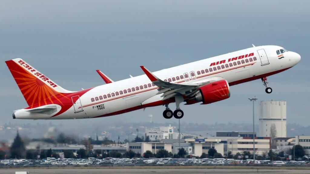 Air India Express की Phuket Landing बनी मुसीबत — Nose Wheel Malfunction से Runway पर फँसा Boeing 737, Airport Operations ठप 32 Air India Express Nose Wheel Malfunction Phuket — Runway पर अटका Boeing 737, सभी यात्री सुरक्षित | Dainik Diary