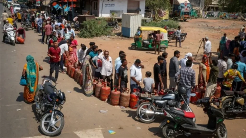 PNG उपलब्ध होने पर भी LPG नहीं छोड़ी तो 3 महीने में बंद होगी गैस — सरकार का सख्त फैसला 32 PNG उपलब्ध होने पर भी LPG नहीं छोड़ी तो 3 महीने में बंद होगी गैस — सरकार का सख्त फैसला