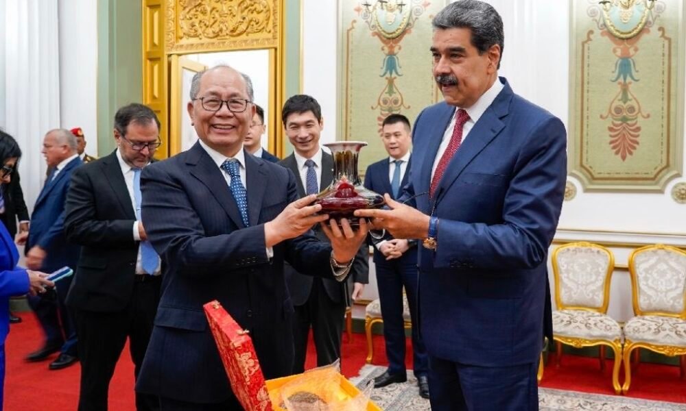 अमेरिका-वेनेजुएला में 7 साल बाद राजनयिक संबंध बहाल | Dainik Diary