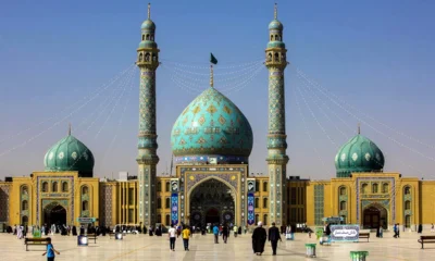 जमकरान मस्जिद पर 'इंतकाम का लाल झंडा' — खामेनेई की मौत के बाद ईरान का खतरनाक संदेश, जानें इसका मतलब | Dainik Diary