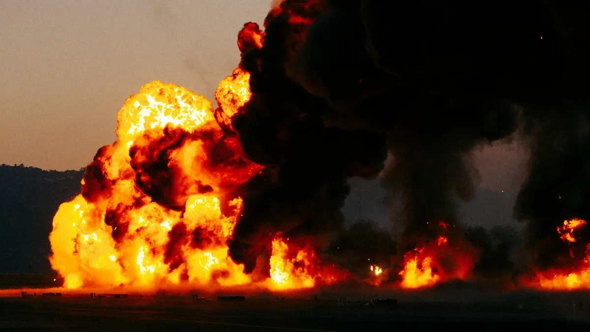 कतर का LNG प्लांट तबाह, 5 साल तक संकट — भारत समेत इन देशों पर असर | Dainik Diary