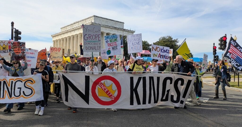 'No Kings' रैली: अमेरिका-यूरोप में लाखों लोग ट्रंप के खिलाफ सड़कों पर, Bruce Springsteen ने गाया विरोध का गाना | Dainik Diary