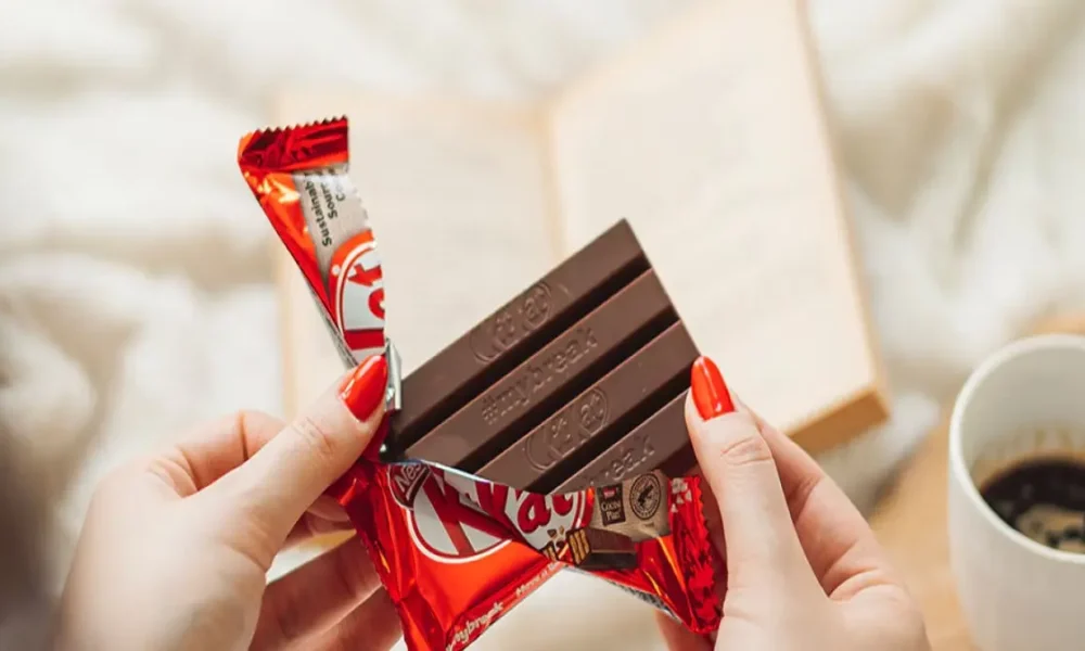 यूरोप में 4 लाख KitKat चुराए गए — चोरों ने सच में ले ली 'Break', Internet पर मीम्स की बाढ़!