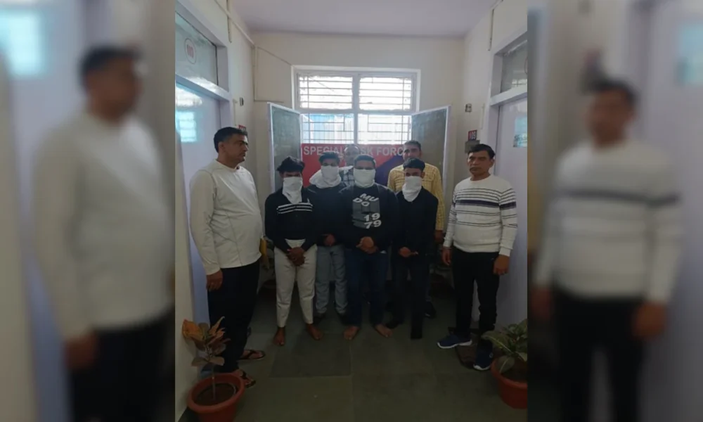 डेटिंग ऐप पर 'Sherry' बनकर बुलाया, अगवा कर लूटा — दिल्ली में 5 गिरफ्तार | Dainik Diary