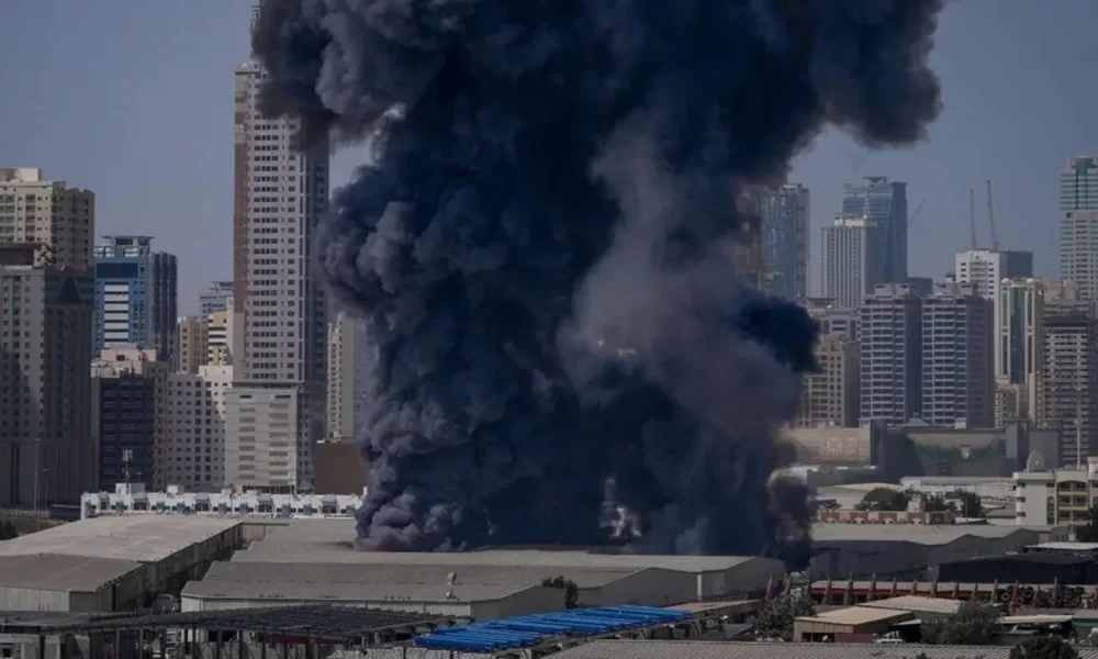 Dubai में धमाके, UAE ने 36 Missiles-Drones Intercept किए — Indians को 30 दिन Visa Extension, जानें पूरा अपडेट