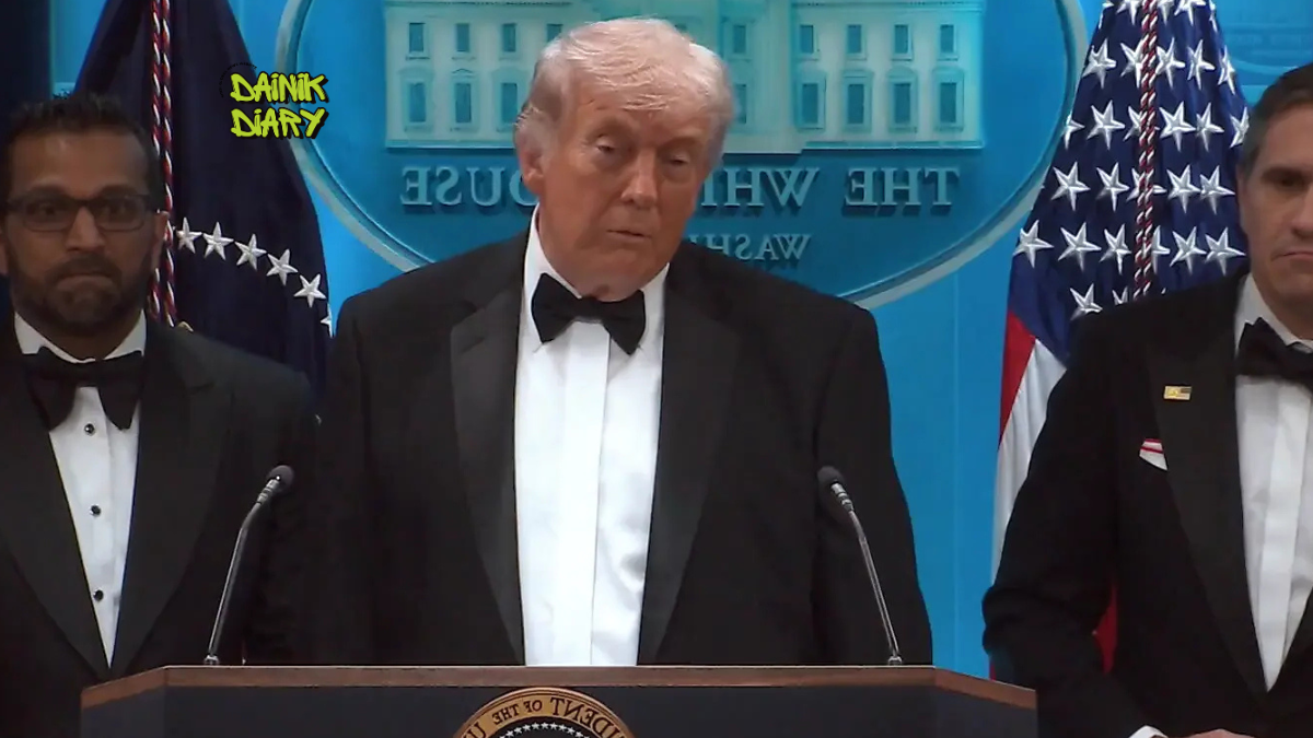 व्हाइट हाउस प्रेस डिनर के दौरान संदिग्ध को पकड़ने के लिए दौड़ते सुरक्षा एजेंट