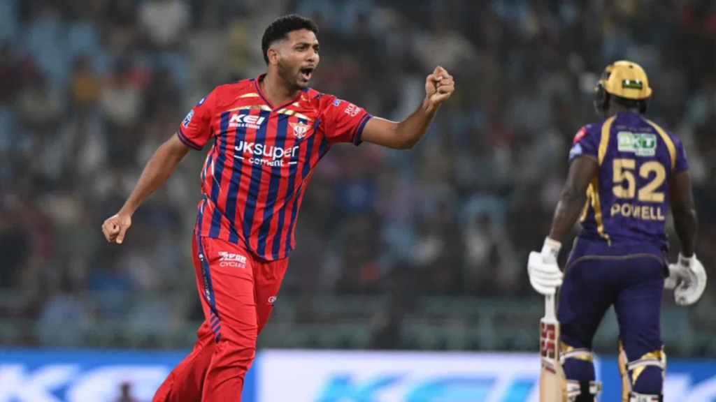 Mohsin Khan की रफ़्तार ने उड़ाए होश पूर्व India Coach Sanjay Bangar बोले, "Selectors को इस पर नज़र रखनी चाहिए" 32 Mohsin Khan का IPL 2026 में पहला Five-For — Sanjay Bangar बोले, Selectors को रखनी चाहिए नज़र | Dainik Diary
