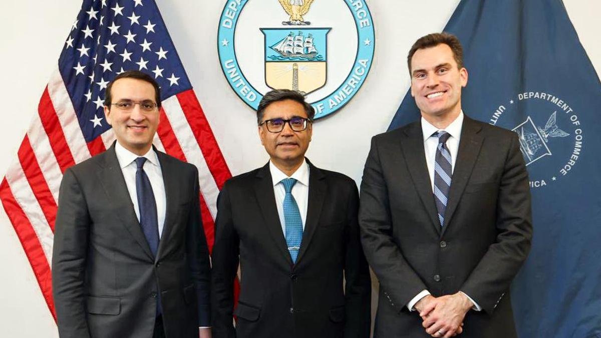 Vikram Misri पहुँचे Trump के Mar-a-Lago — US Ambassador Sergio Gor से मिले, Paris-Berlin दौरे की भी तैयारी | Dainik Diary