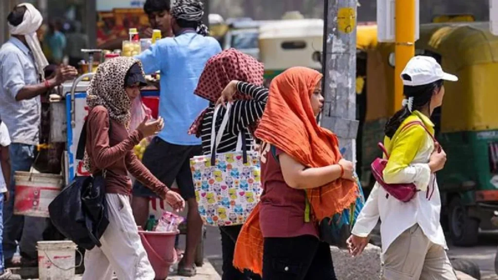 Delhi Heatwave: मंगलवार से बारिश-आंधी, IMD ने बताया कब गिरेगा पारा | Dainik Diary