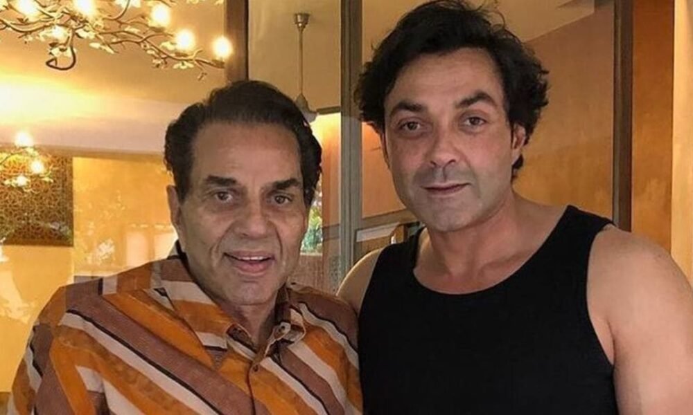 "Papa, you are the best" — Bobby Deol हुए भावुक, Dharmendra को मिला Lifetime Achievement Award, आँखें हुईं नम