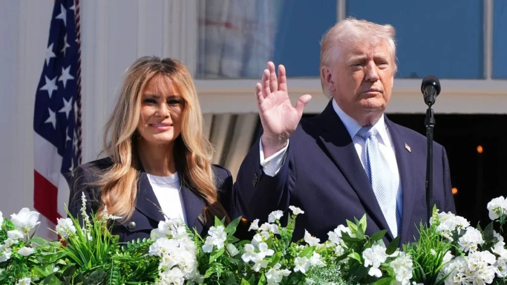 ईरान का बड़ा दावा Donald Trump के पीस प्लान खारिज करने के बाद नए हथियार की धमकी से बढ़ा तनाव 32 अमेरिकी एयरक्राफ्ट कैरियर यूएसएस अब्राहम लिंकन और ईरान के बीच बढ़ते सैन्य तनाव का प्रतीकात्मक दृश्य