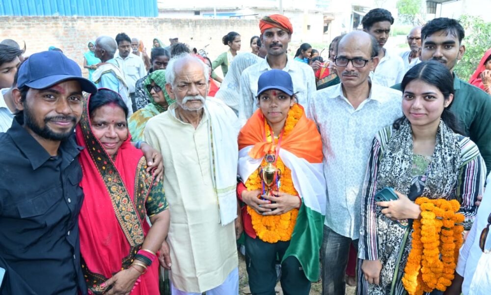 Divya Singh Everest Record: गोरखपुर की बेटी ने 14 दिनों में साइकिल से पहुंचकर रचा इतिहास