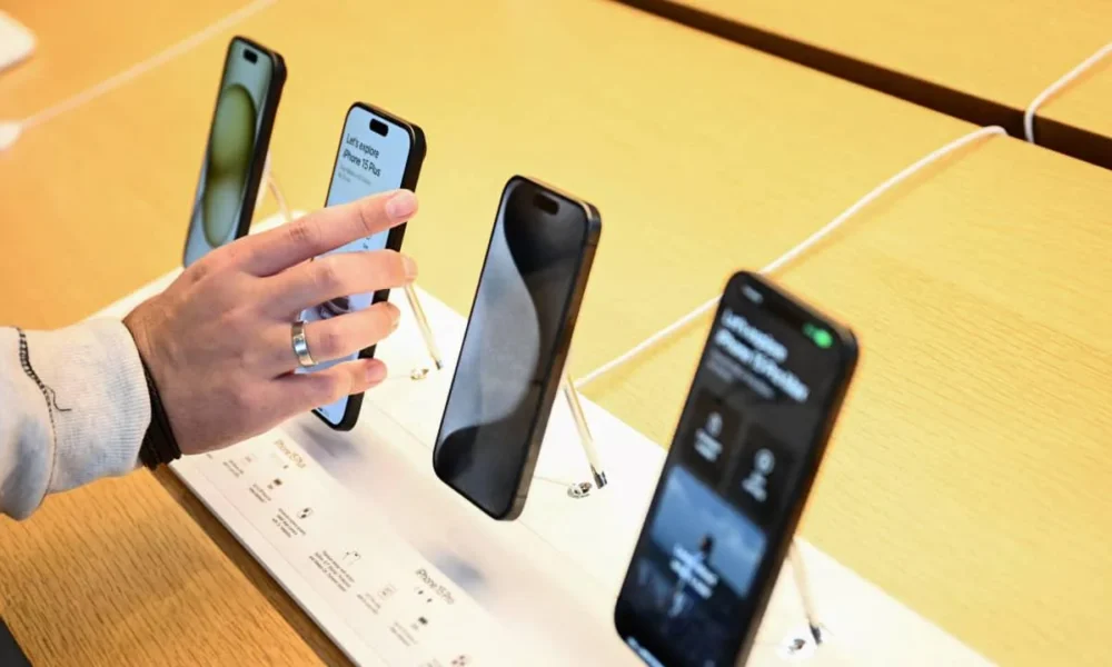 Smartphone Prices Rise in India: Samsung, Xiaomi, Oppo Increase Rates Up to 40%